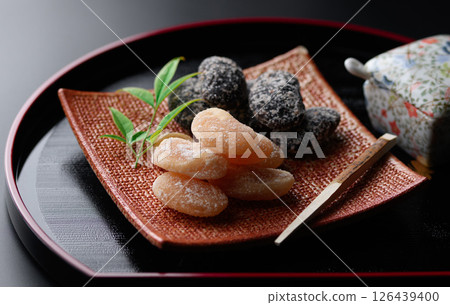 Amanatto（黑色背景） 126439400