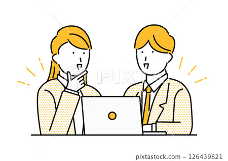 圖說：一位商人正在教導一位年輕的女員工如何使用電腦完成工作 126439821