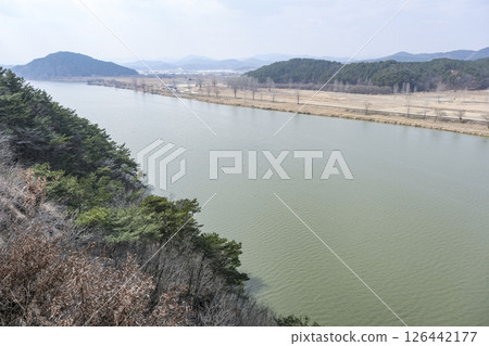 從世界遺產扶蘇山城眺望白馬江 126442177