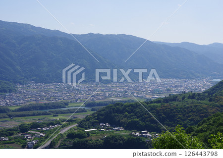 從德島縣三好市健康交流之林眺望東三好町 從德島縣三好市健康交流之林眺望東三好町 126443798
