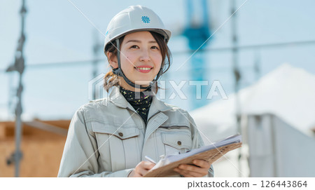 在建築工地工作的婦女 126443864