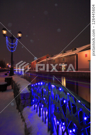 Blue canal in Otaru, Hokkaido 126445604