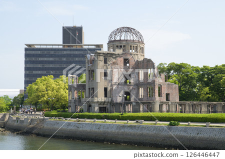 和平紀念公園內的原子彈爆炸圓頂屋和元康河 和平紀念公園內的原子彈爆炸圓頂屋和元康河 126446447