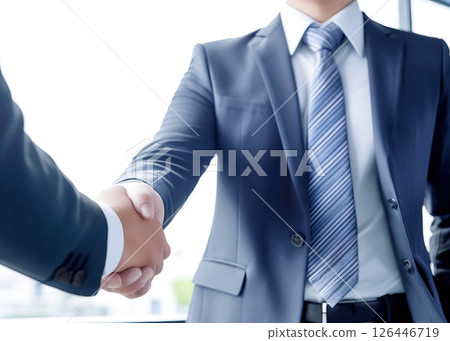 交易完成後商人握手的圖片 126446719