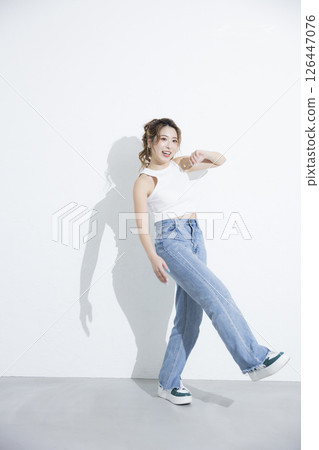 女人跳舞 女人跳舞 126447076