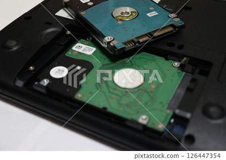 筆記型電腦硬碟壞了所以我更換了它。 126447354