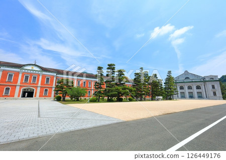 [廣島縣] 晴天的舊海軍學校及其禮堂（日本海上自衛隊第一勤務學校） 126449176