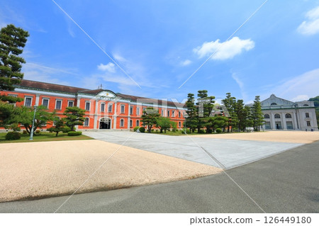 [廣島縣] 晴天的舊海軍學校及其禮堂（日本海上自衛隊第一勤務學校） 126449180