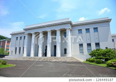 【廣島縣】晴天的日本海上自衛隊第一工業學校（原海軍學院）大禮堂 126449187