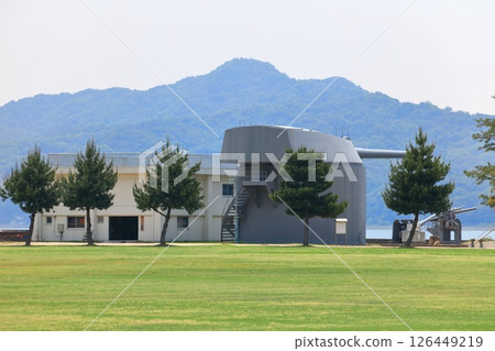 【廣島縣】晴天時，海軍學院內陸奧號戰艦的40公分火砲 126449219