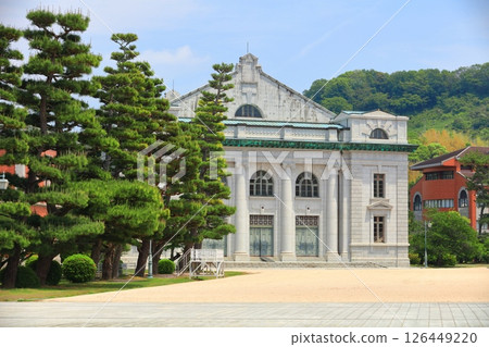 [Hiroshima Prefecture] The auditorium of the 1st Technical School of the Japan Maritime Self-Defense Force (former Naval Academy) on a clear day 126449220