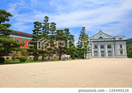 [廣島縣] 晴天的舊海軍學校及其禮堂（日本海上自衛隊第一勤務學校） 126449226