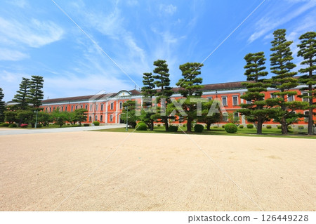 【廣島縣】晴天的日本海上自衛隊第一勤務學校(原海軍士官學校) 【廣島縣】晴天的日本海上自衛隊第一勤務學校(原海軍士官學校) 126449228