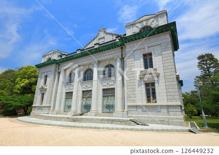 【廣島縣】晴天的日本海上自衛隊第一工業學校（原海軍學院）大禮堂 126449232