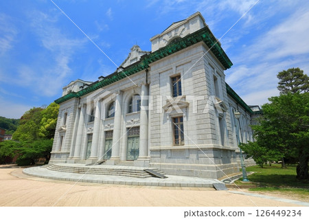 [Hiroshima Prefecture] The auditorium of the 1st Technical School of the Japan Maritime Self-Defense Force (former Naval Academy) on a clear day 126449234