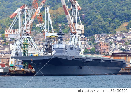 [Hiroshima Prefecture] Large escort ship Kaga anchored at the Japan Maritime Self-Defense Force Kure Base on a clear day 126450501