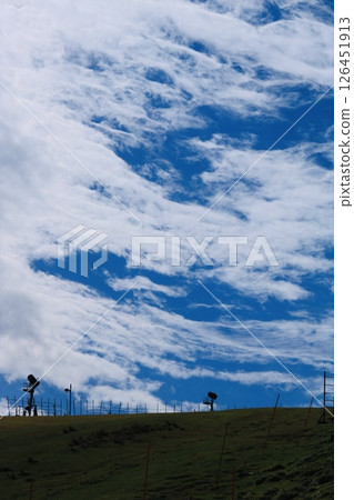 The boundary between the sky and the hills 126451913