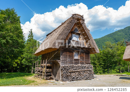 Traditional wooden house in the peaceful village of Shirakawa-go 126452285