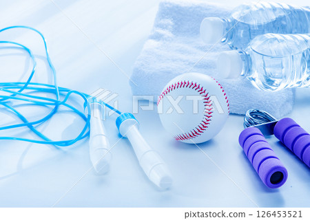 裝滿水的塑膠瓶運動影像 126453521