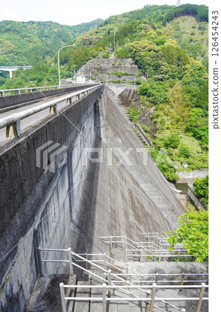 Tokogi Dam (Oita Prefecture, concrete gravity dam) Tokogi Dam (Oita Prefecture, concrete gravity dam) 126454243