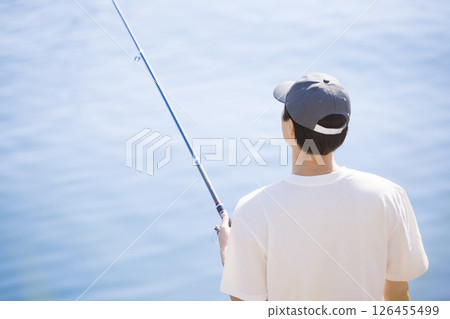 享受釣魚的男人 126455499