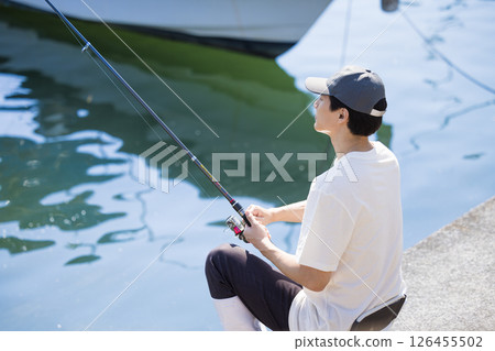 享受釣魚的男人 126455502