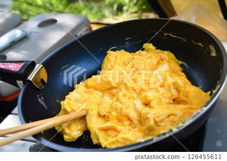 露營食物:炒蛋 露營食物:炒蛋 126455611