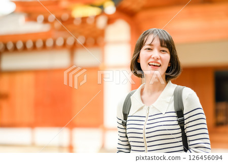 旅行的女人的肖像 126456094