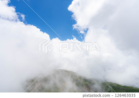 [Summer mountain climbing] Climbing Mt. Norikura in summer [Nagano Prefecture] 126463035
