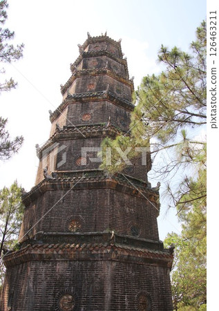 Thien Mu Pagoda in Hue, Vietnam 126463211