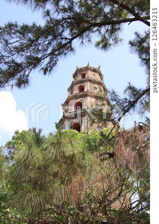 Thien Mu Pagoda in Hue, Vietnam 126463215