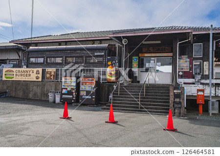 A view of Mikkabi Station on the Tenryu Hamanako Railway in Hamamatsu City (Shizuoka Prefecture) 126464581