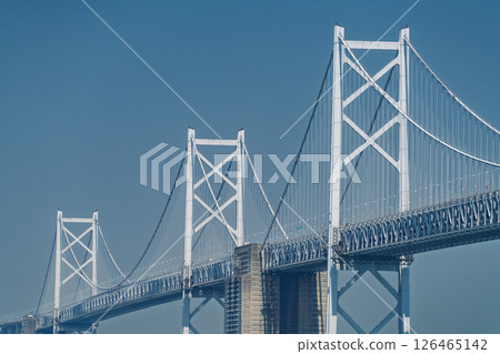 <香川縣>藍天下的瀨戶大橋 126465142