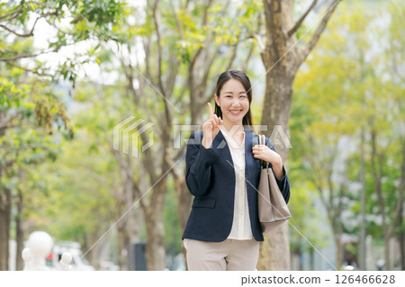 Women with business bags 126466628