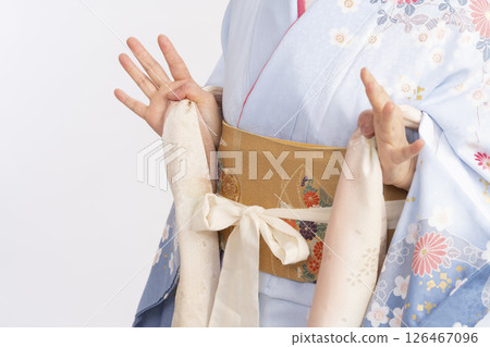 穿上正式和服的過程 穿上正式和服的過程 126467096