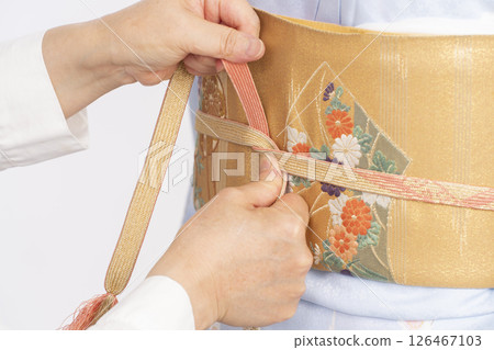 穿上正式和服的過程 穿上正式和服的過程 126467103