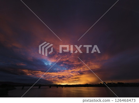 絢麗的黎明天空,各種雲彩和多彩的晨曦,秋季,超廣角,以天空為焦點,241007am 絢麗的黎明天空,各種雲彩和多彩的晨曦,秋季,超廣角,以天空為焦點,241007am 126468473