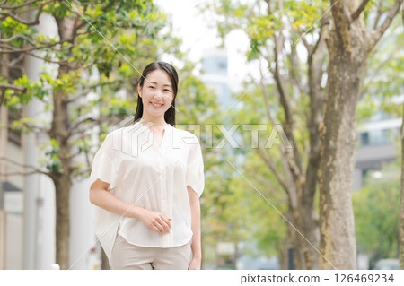 Refreshing women 126469234