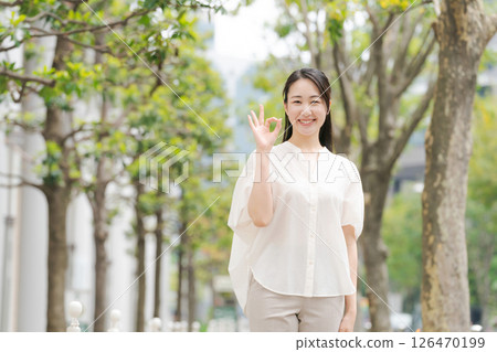 Woman smiling in the city 126470199
