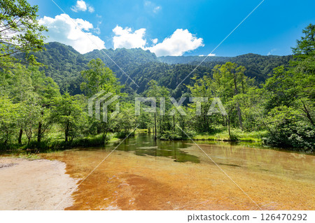 <Nagano Prefecture> The magnificent view of Kamikochi, Tashiro Pond 126470292