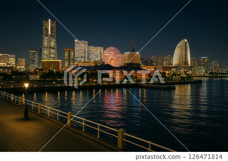 港區未來的夜景 126471814