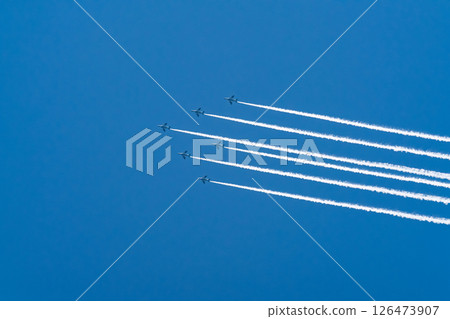 藍色衝擊波飛機飛越香川縣坂出市 藍色衝擊波飛機飛越香川縣坂出市 126473907