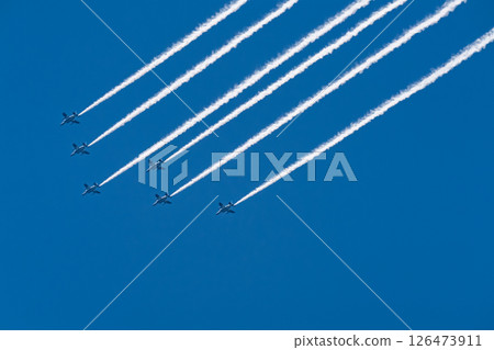 藍色衝擊波飛機飛越香川縣坂出市 126473911