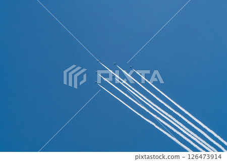藍色衝擊波飛機飛越香川縣坂出市 藍色衝擊波飛機飛越香川縣坂出市 126473914