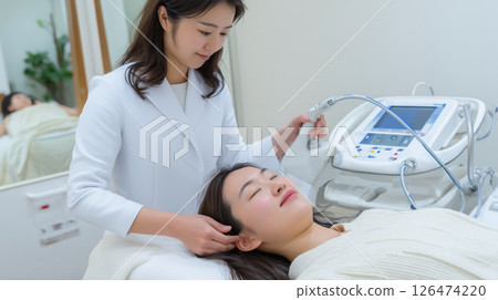 [Beauty Clinic] Woman receiving treatment 126474220