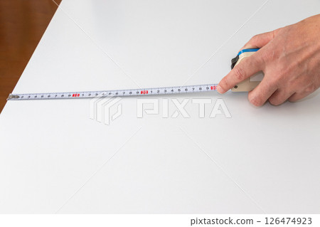 用捲尺測量家具 126474923