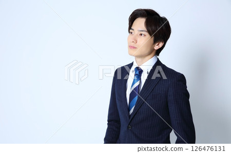 Image of a stylish businessman 126476131