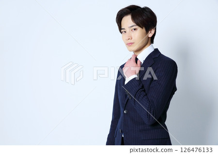 Image of a stylish businessman 126476133