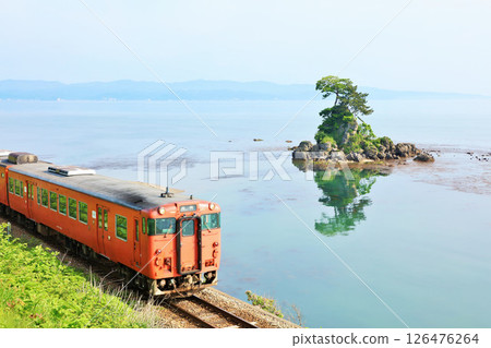 Himi Line and Onnaiwa Rock from Amaharashi Coast, Toyama Prefecture 126476264