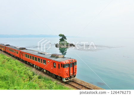 Himi Line and Onnaiwa Rock from Amaharashi Coast, Toyama Prefecture 126476273